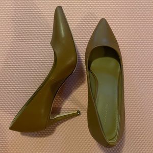 NEW ‼️ Cognac Brown Classic Heels